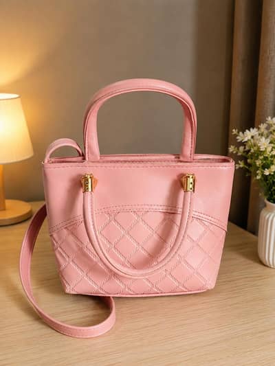 Ladies STYLO BAG For sale PU LEATHER. Intrested customer only DM here.