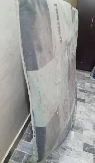 MATRESS FOR SALE 6 BY 4 SIZE