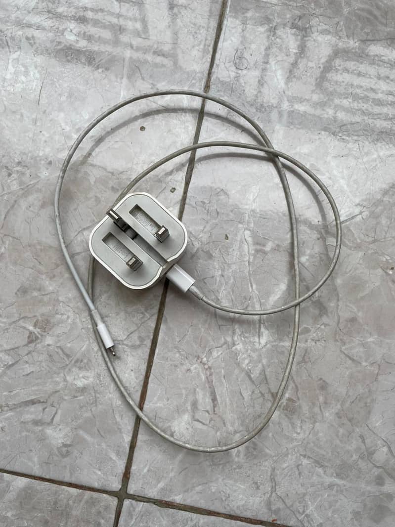 Apple charger 1