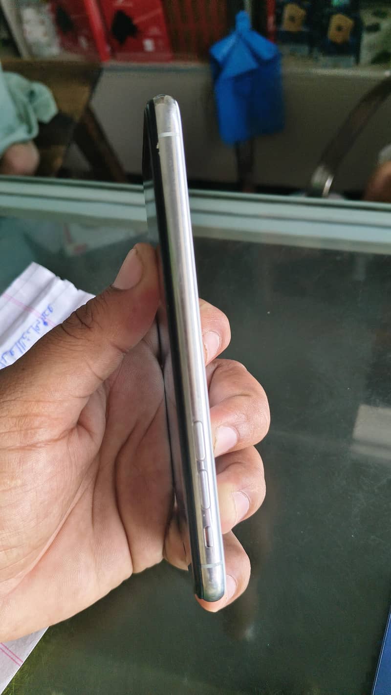 Apple iPhone X 3