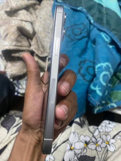 I phone 15 pro max jv