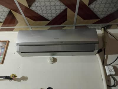 Gree 1.5 Ton Inverter AC – Excellent Condition