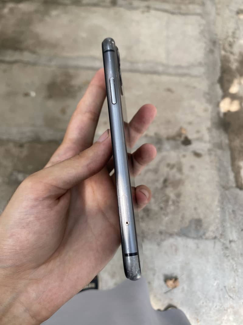 Apple iPhone 11 3