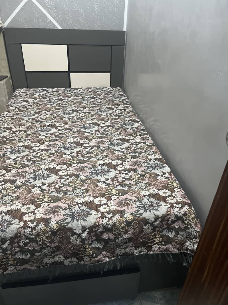 Single bed 0
