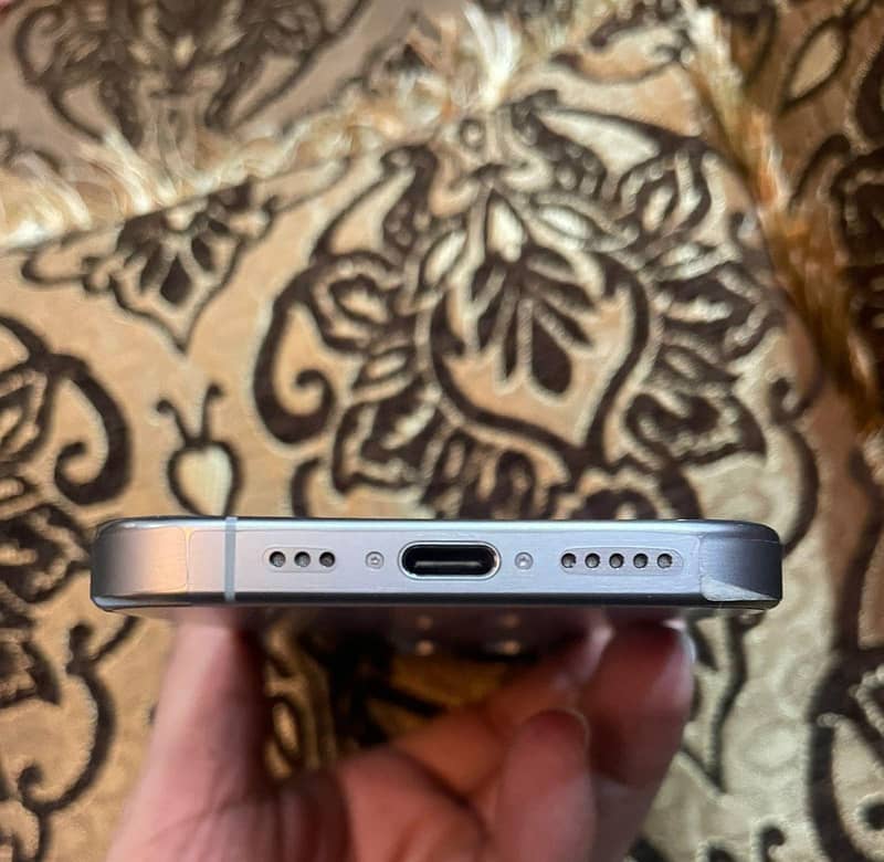 Apple iPhone 15 Pro 2