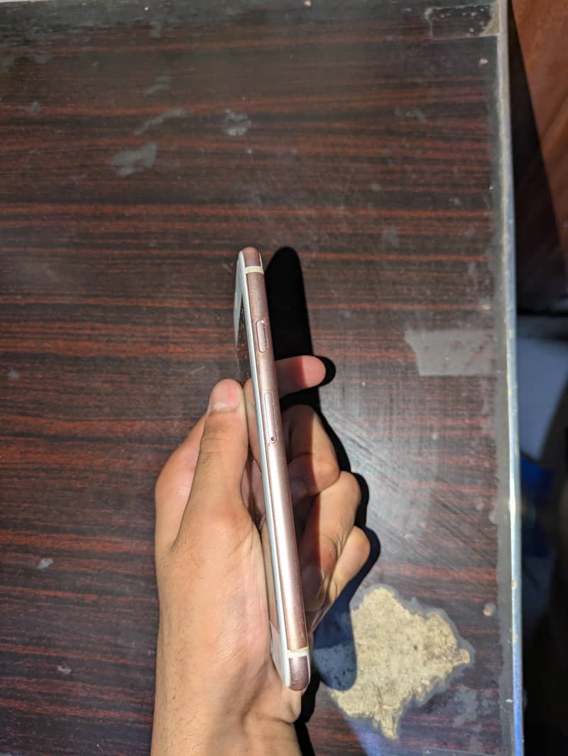 Apple iPhone 6S 4