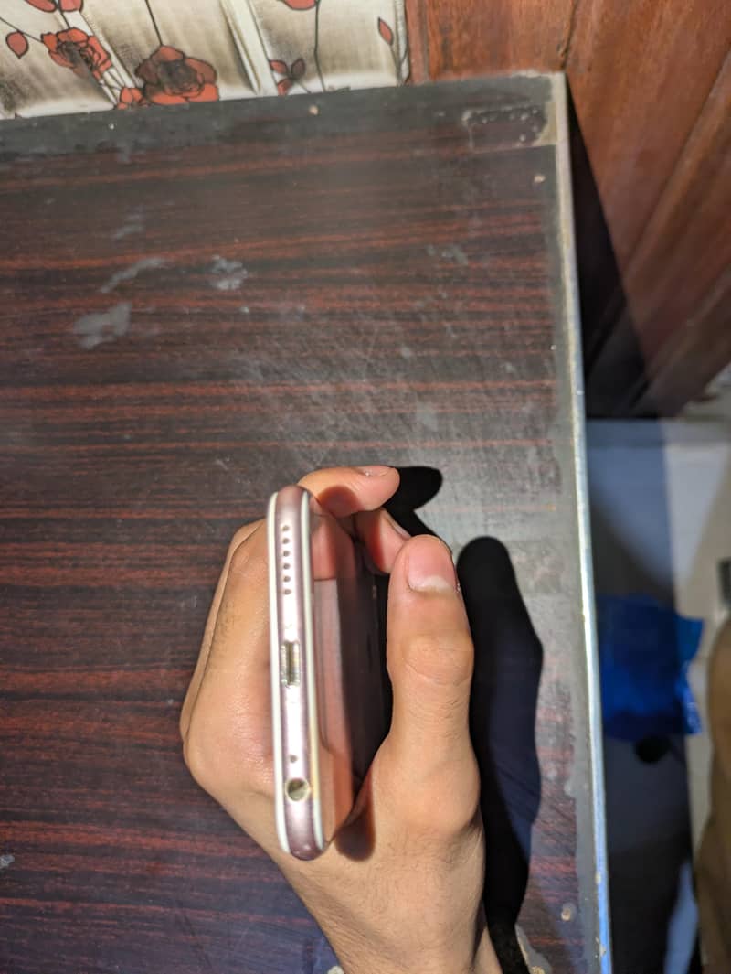 Apple iPhone 6S 5