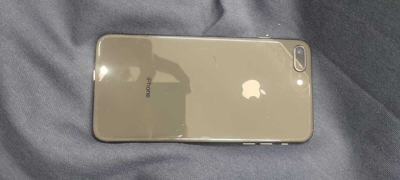 Apple iPhone 8 Plus 1