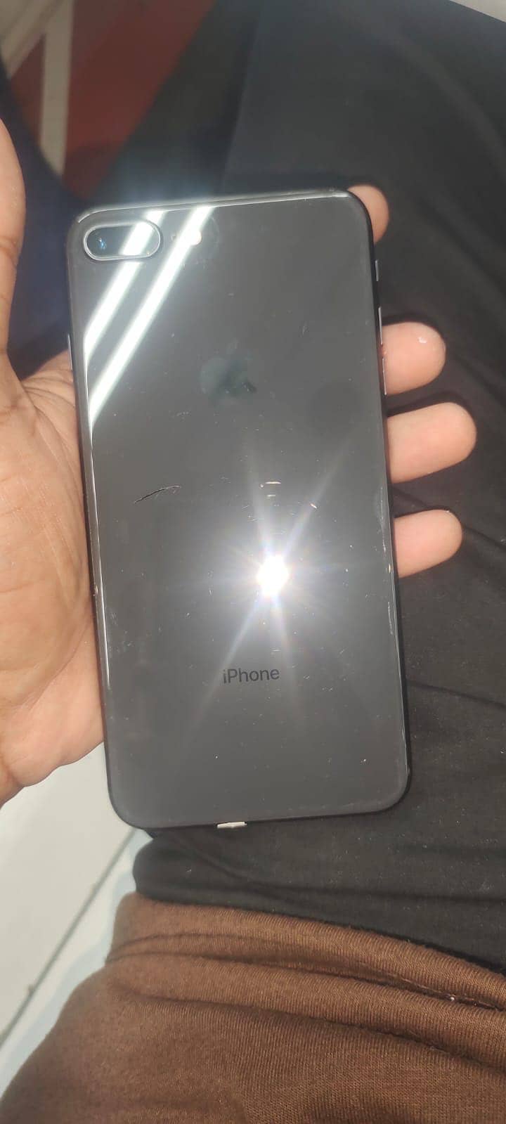 Apple iPhone 8 Plus 3