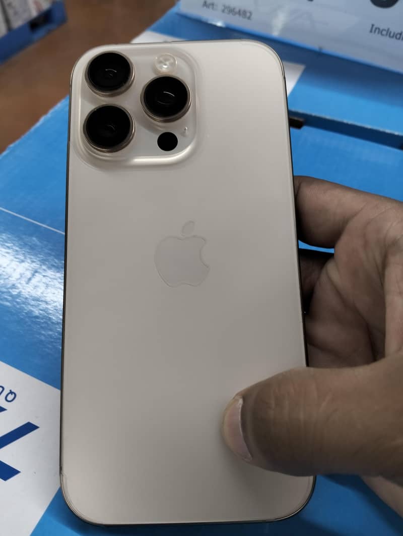 Apple iPhone 16 Pro 0