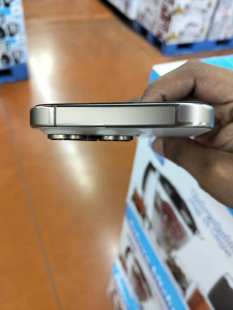 Apple iPhone 16 Pro 1