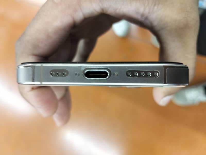Apple iPhone 16 Pro 4
