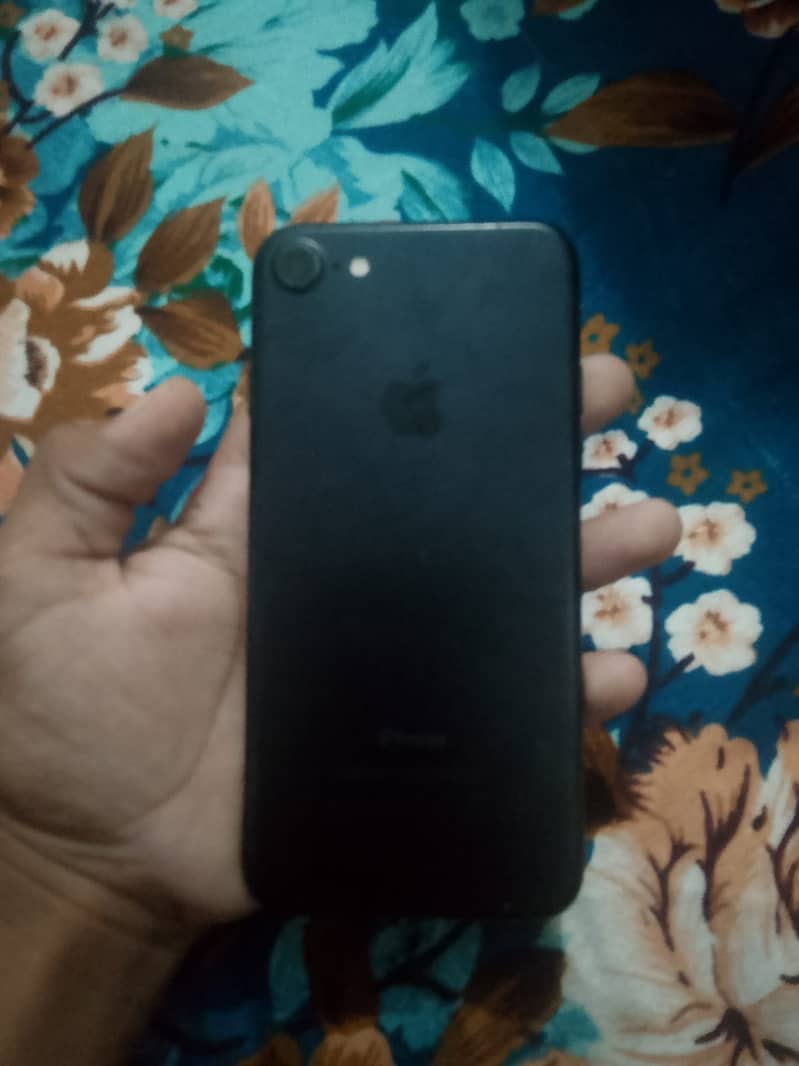 Apple iPhone 7 1