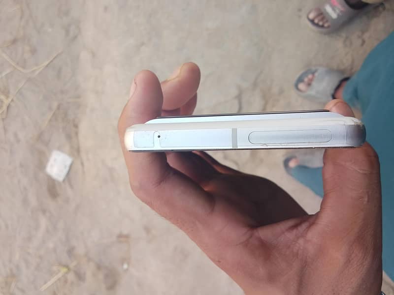 Google Pixel 7 4