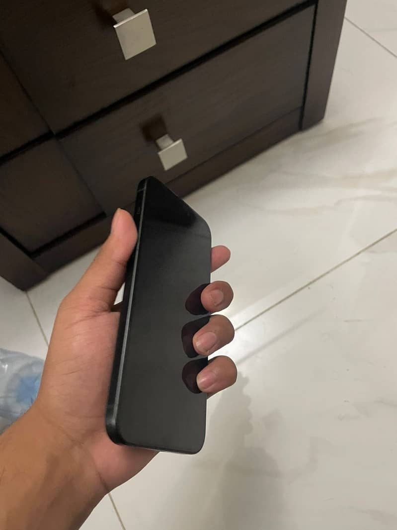 Apple iPhone 15 plus 1