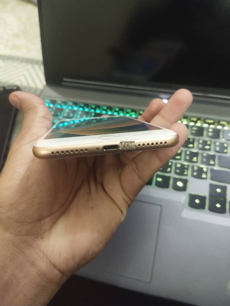 Apple iPhone 8 Plus 4