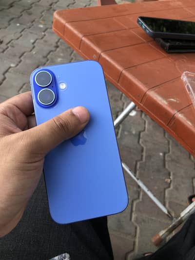 Apple iPhone 16