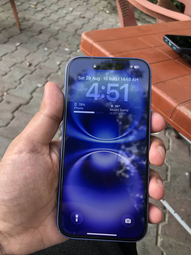 Apple iPhone 16 2