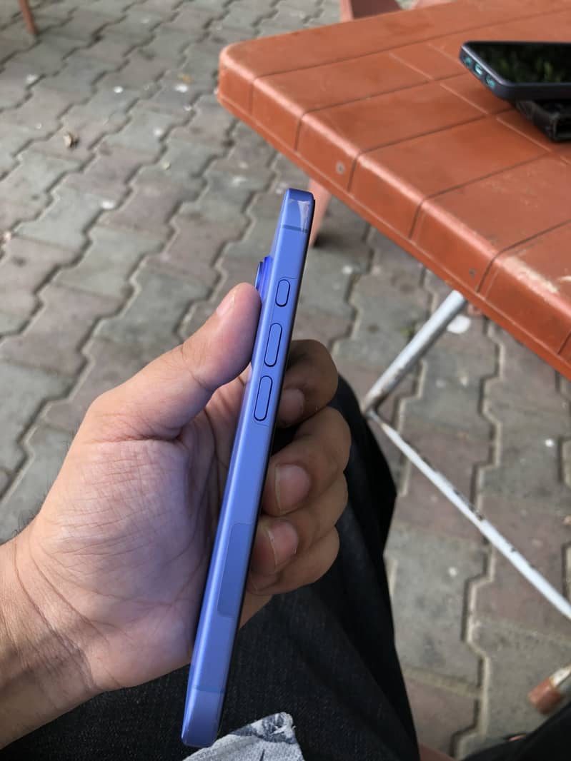 Apple iPhone 16 3