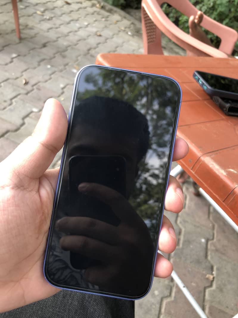 Apple iPhone 16 5