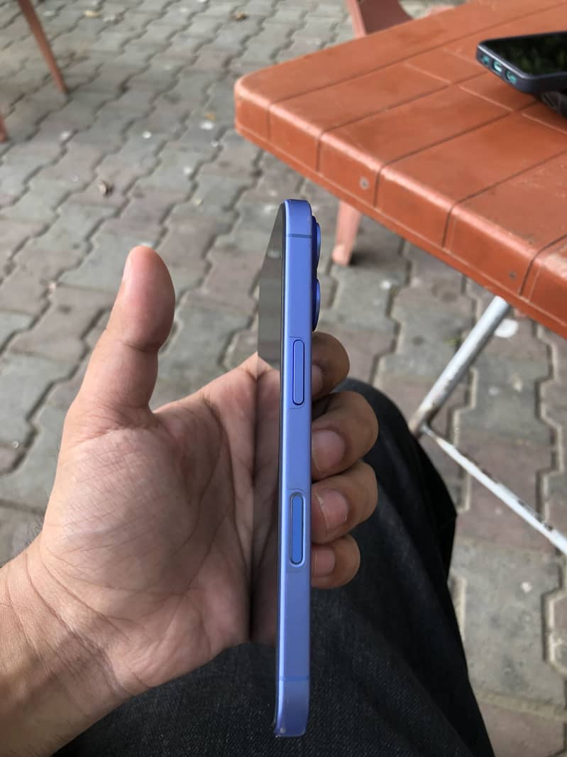 Apple iPhone 16 8