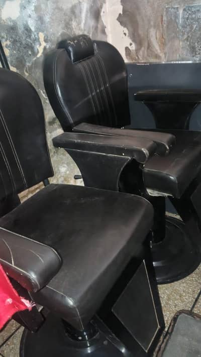 2 chairs for sale saloon 03249415357 contact