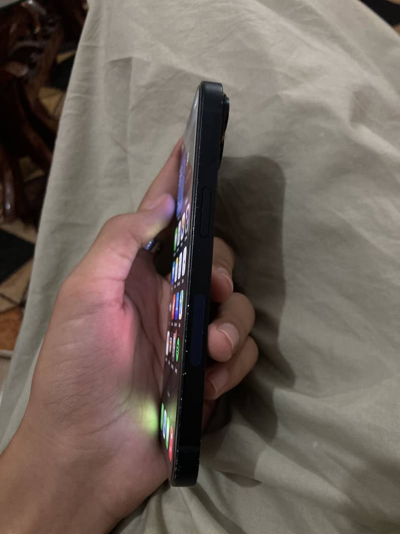 Apple iPhone 14 3