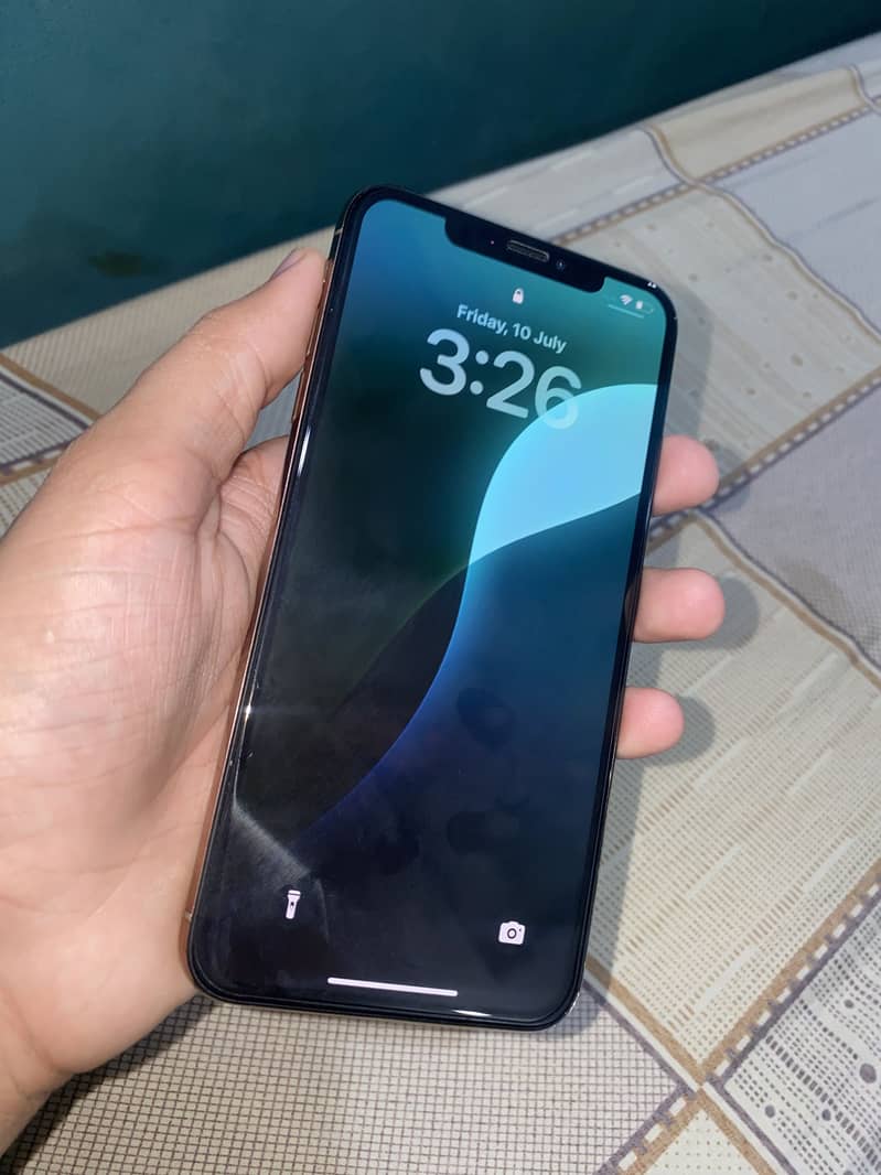 Apple iPhone XS Max 3