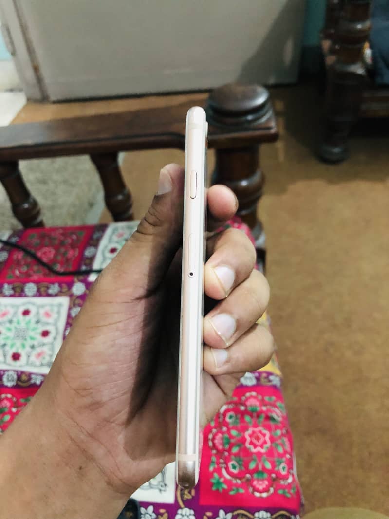 Apple iPhone 8 3