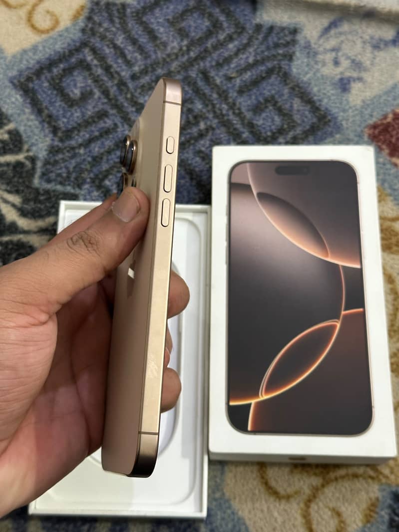 iPhone 16 Pro Max 1