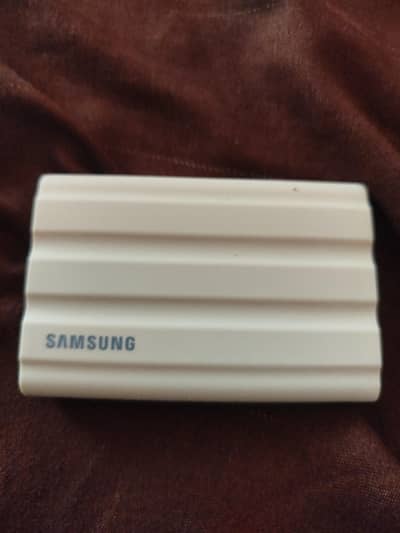 T7 shield 1 TB Portable SSD brand new condition
