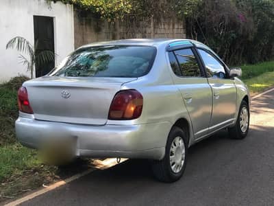 Toyota Platz 2002