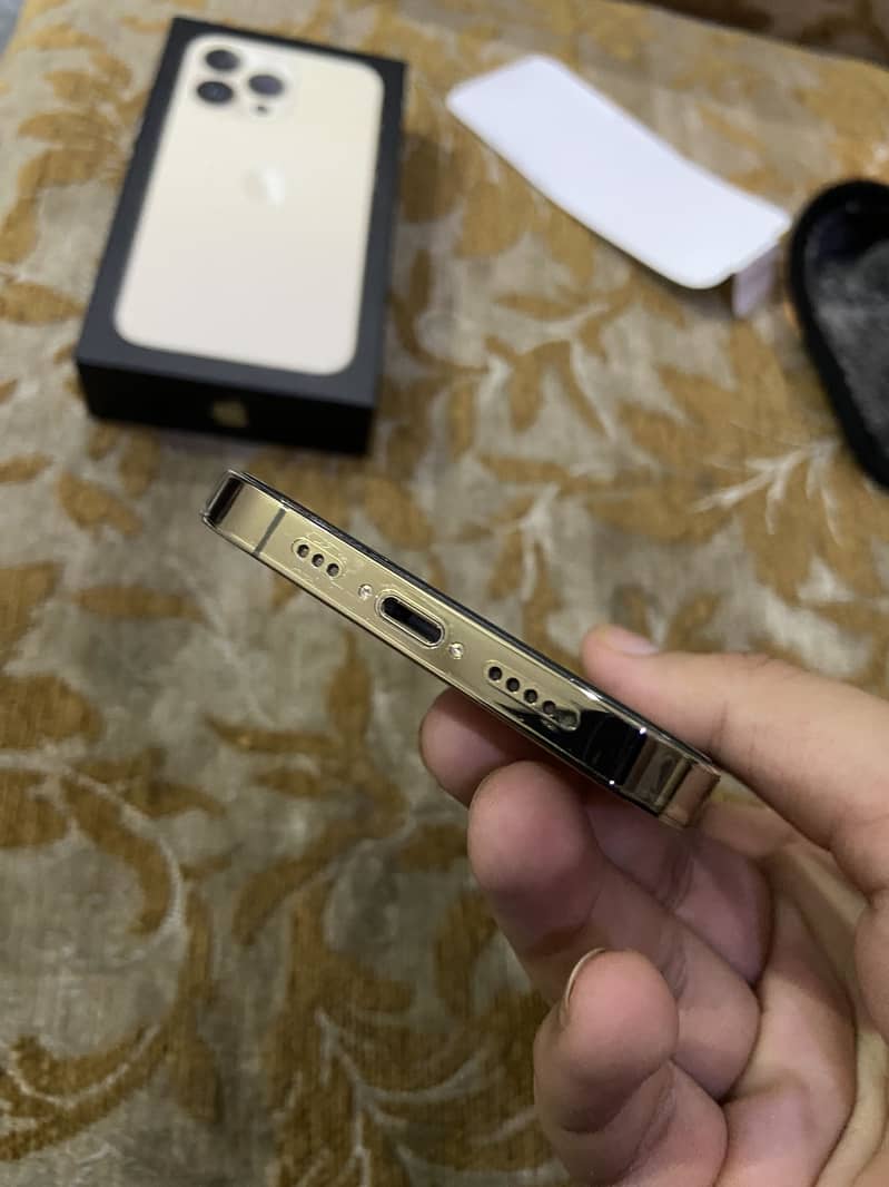Apple iPhone 13 Pro 2