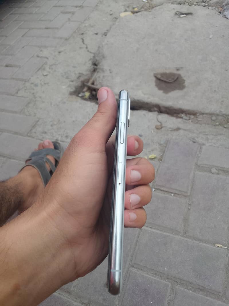 Apple iPhone X 2