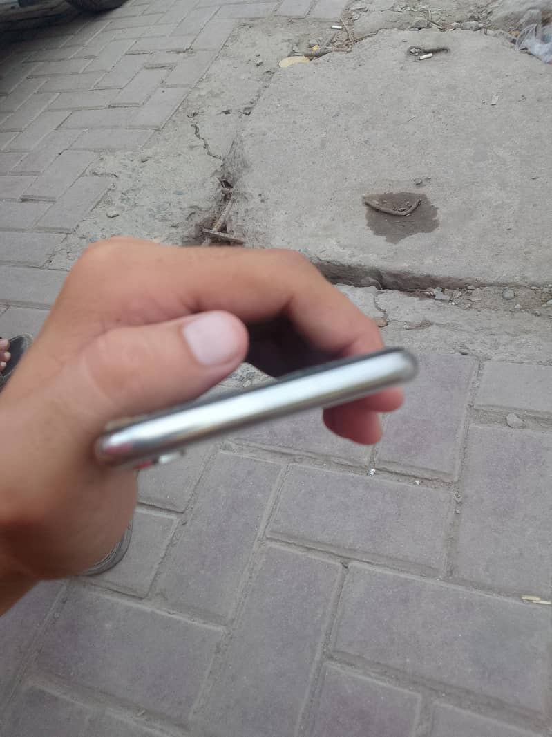 Apple iPhone X 6