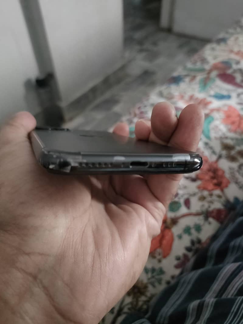 Apple iPhone 11 Pro 3