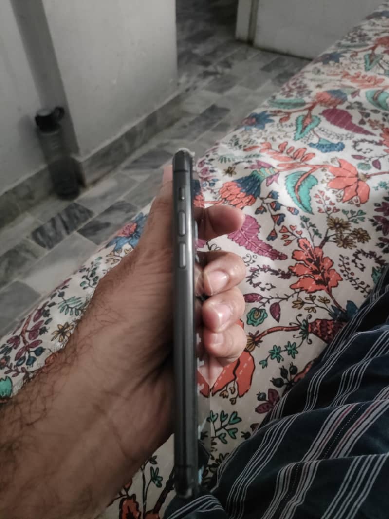 Apple iPhone 11 Pro 5