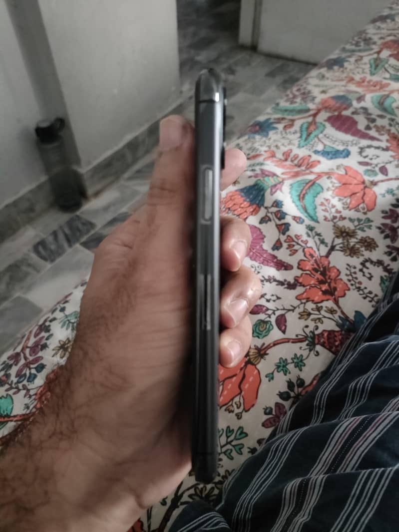 Apple iPhone 11 Pro 6