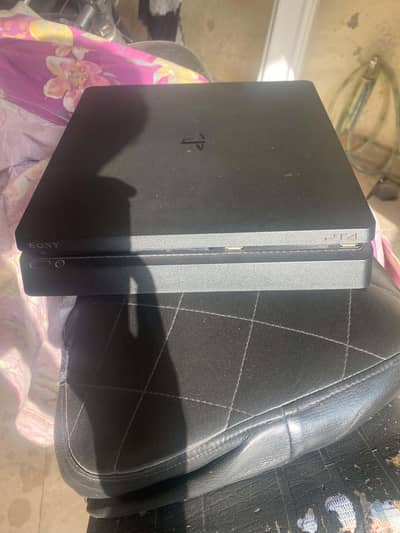 Ps4 500 gb slim jailbreak 12.50 with box and 2 controller and cables