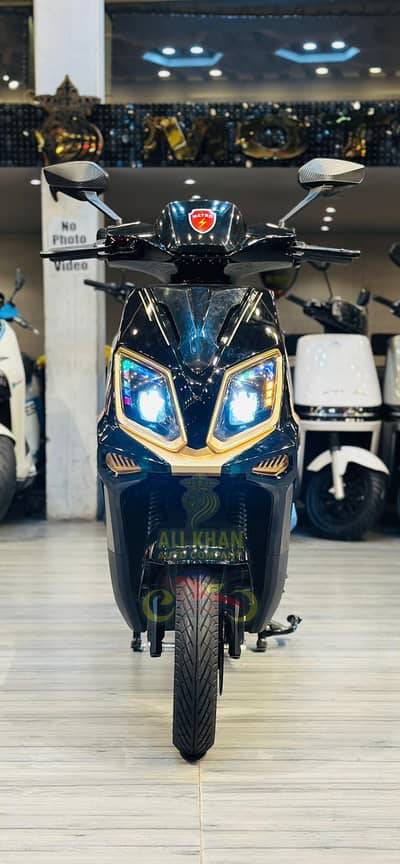 kings Scooty Kings Yadea Metro Evee Evon Okla EV Female scooty  Ramza