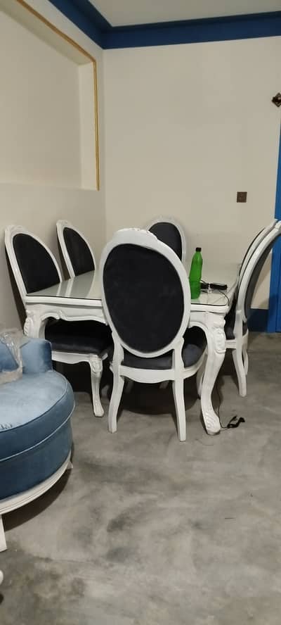 Dinning table with chairs