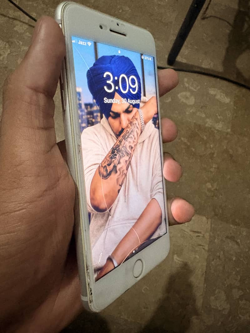 Apple iPhone 7 Plus 0