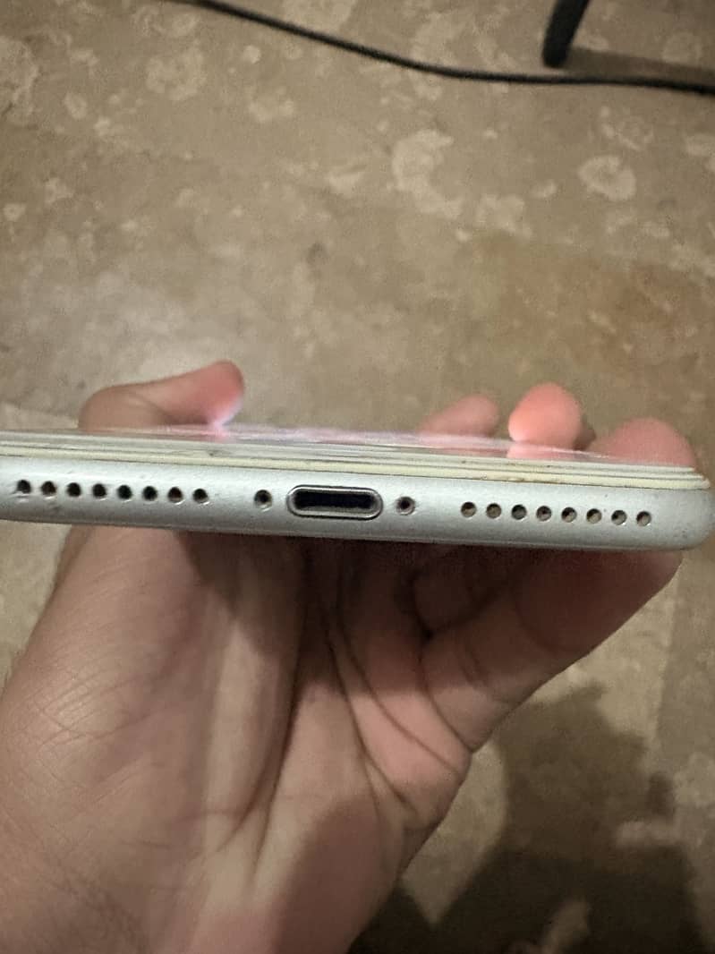 Apple iPhone 7 Plus 4
