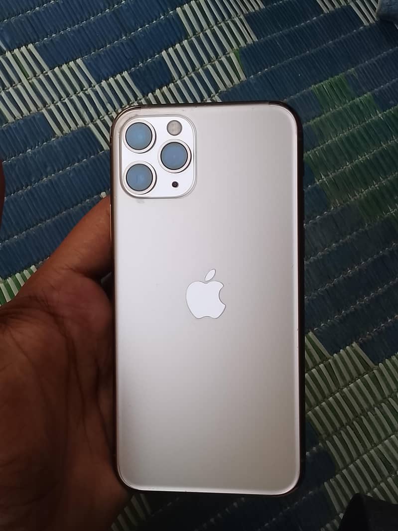 Apple iPhone 11 Pro 4