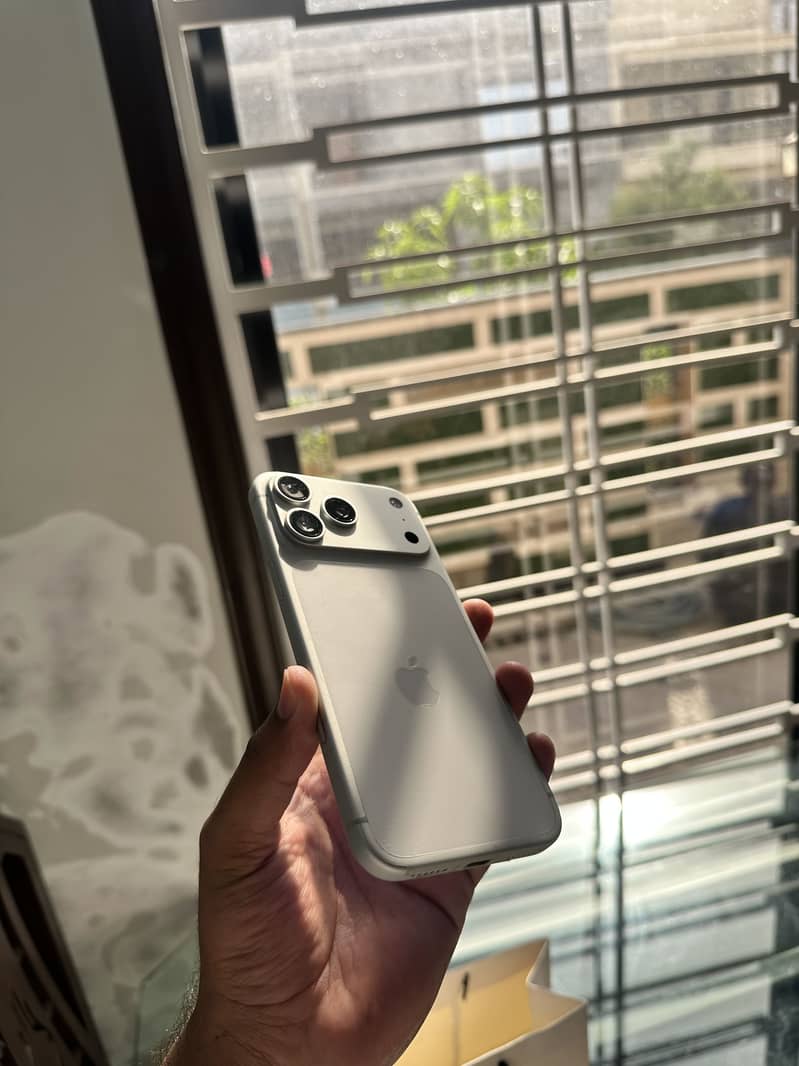 Iphone 17 pro max 4