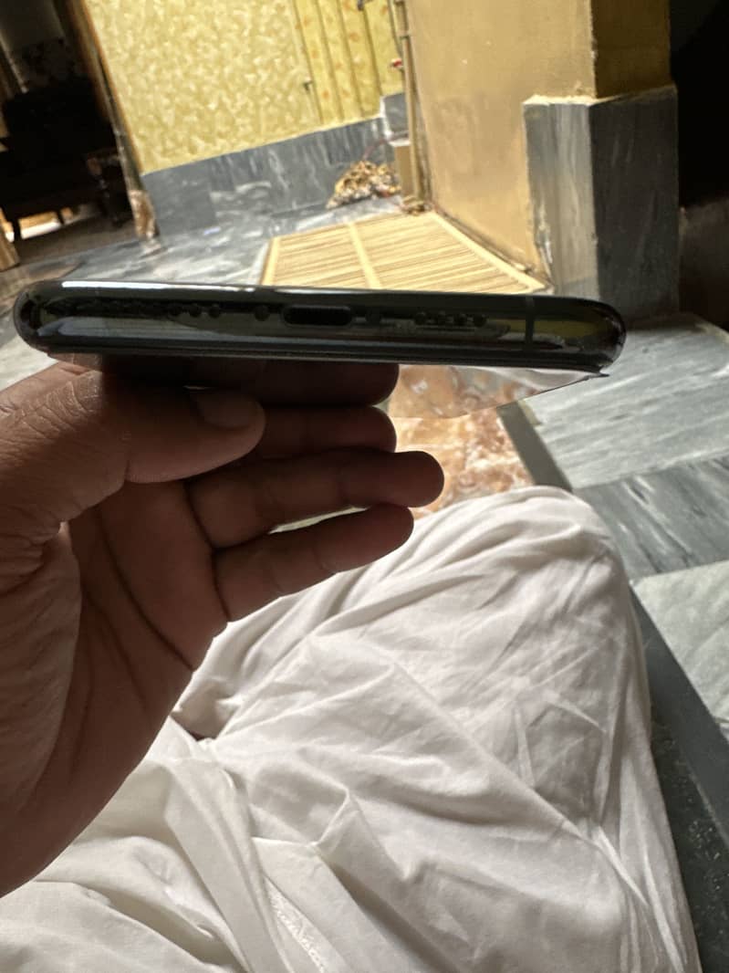 Apple iPhone 11 Pro Max 2