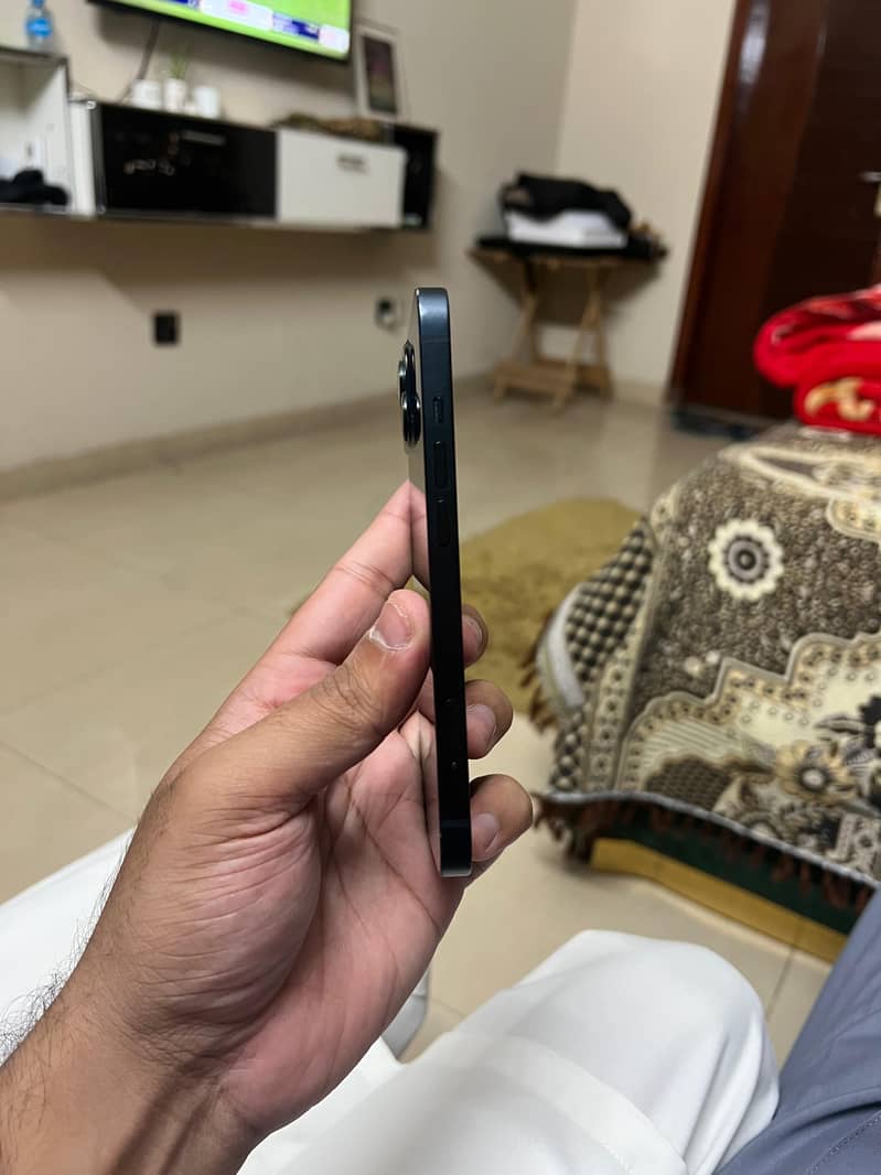 Apple iPhone 13 2