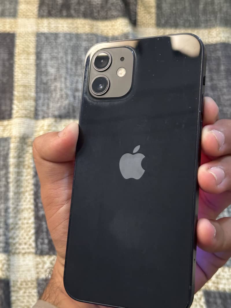 Apple iPhone 12 4