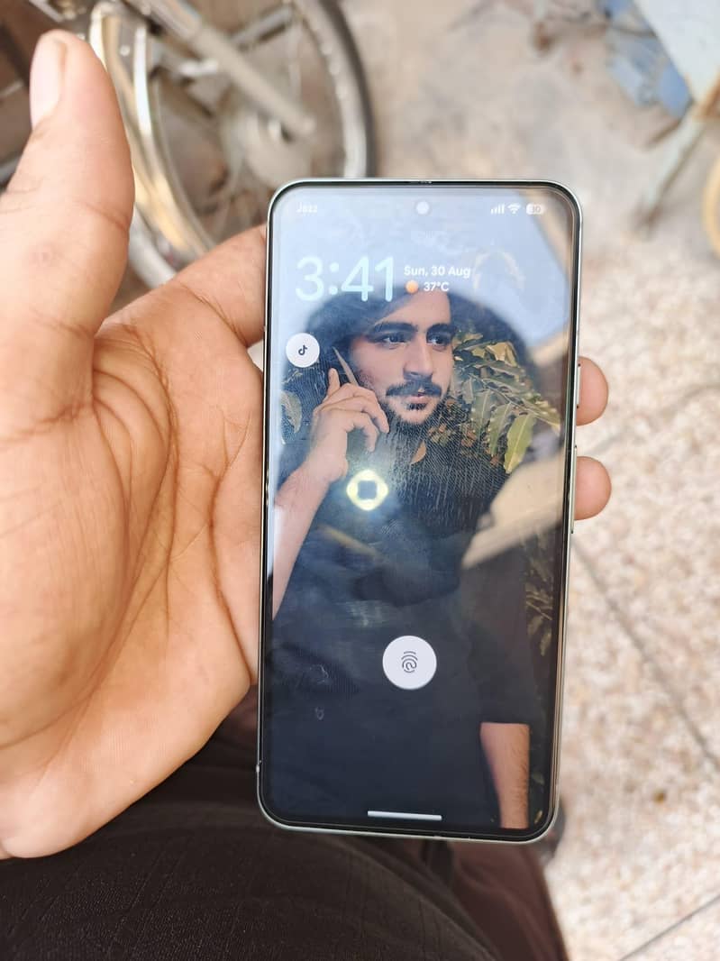 Google Pixel 8 4