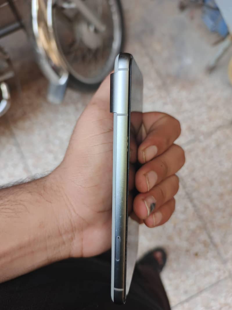 Google Pixel 8 5